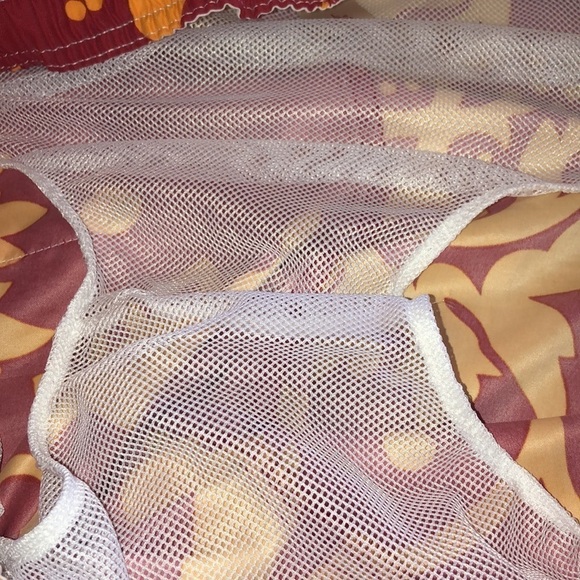 Men’s Mossimo Red and Yellow Hawaiian Print Swim Trunks Size Large - Picture 10 of 10